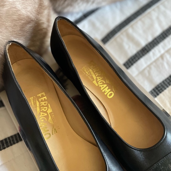 Salvatore Ferragamo Black Pumps - Picture 4 of 7